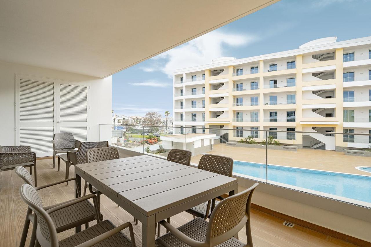 Marina View 13 With Pool By Homing * Lagos